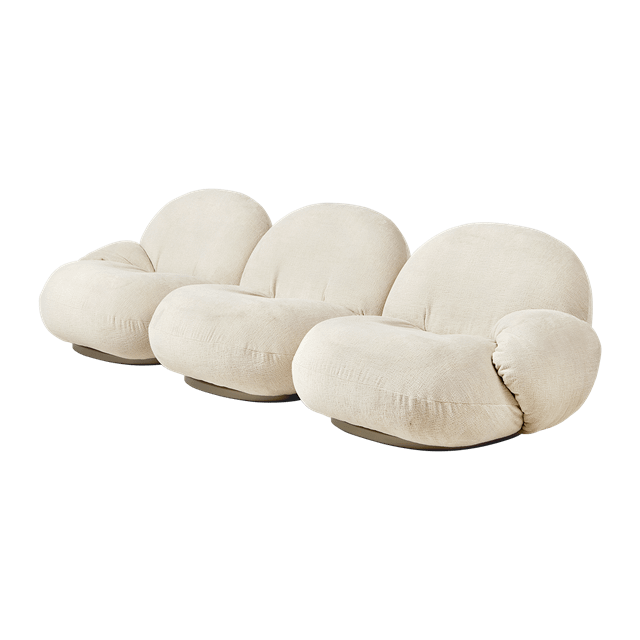 Pacha Sofa 3 Seater Polstret I Mumble 02 Med Base I Perle Guld fra Gubi