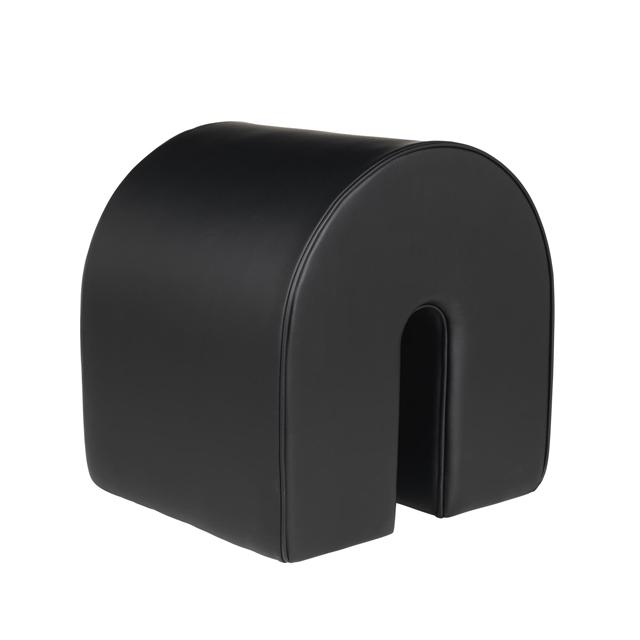 Curved Pouf Sort fra Kristina Dam Studio