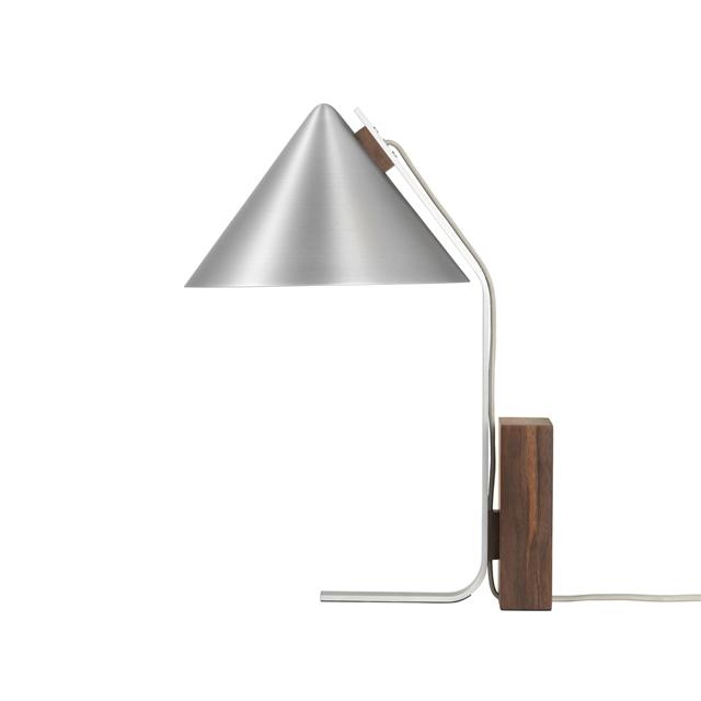 Cone Bordlampe Børstet Aluminium & Valnød fra Kristina Dam Studio